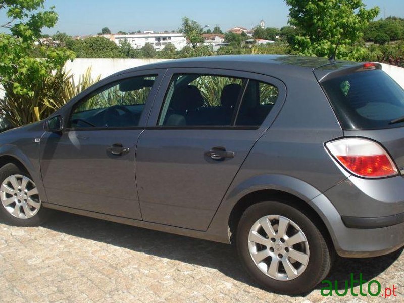 2004' Opel Astra photo #1