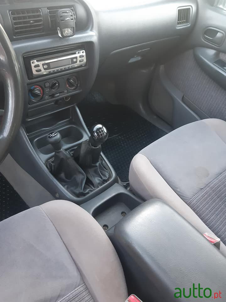 2001' Mazda B-Series photo #2