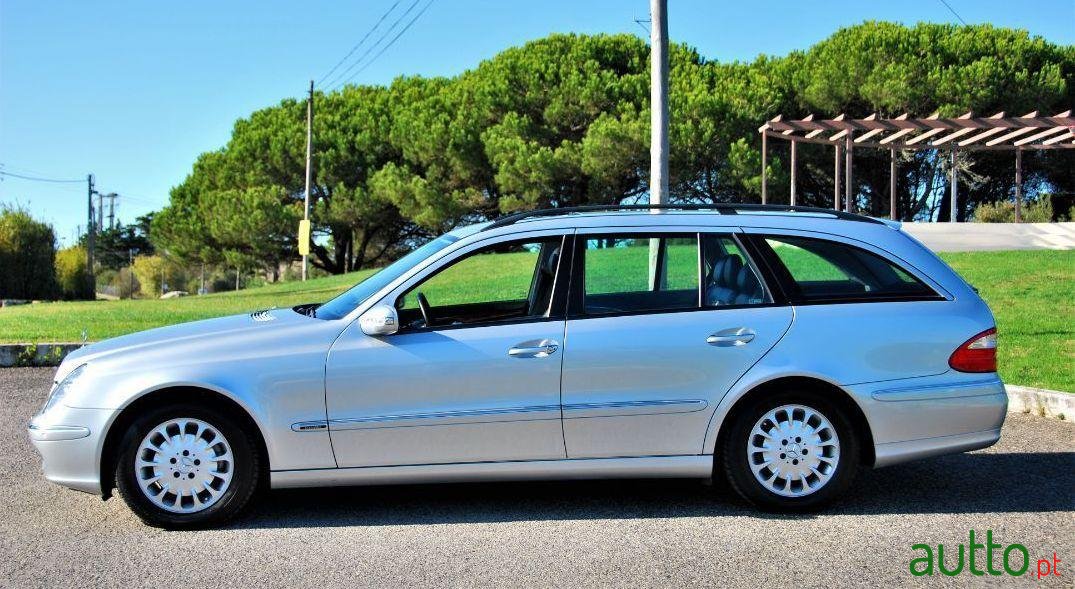 2005' Mercedes-Benz E-220 Cdi Elegance photo #1