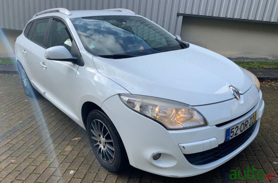 2010' Renault Megane Sport Tourer photo #6