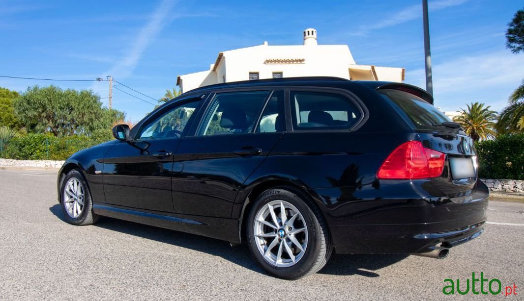 2011' BMW 320 Ver-D-Touring photo #1