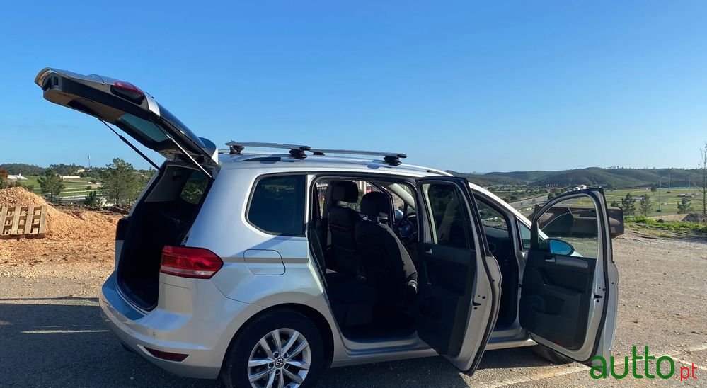 2018' Volkswagen Touran photo #4