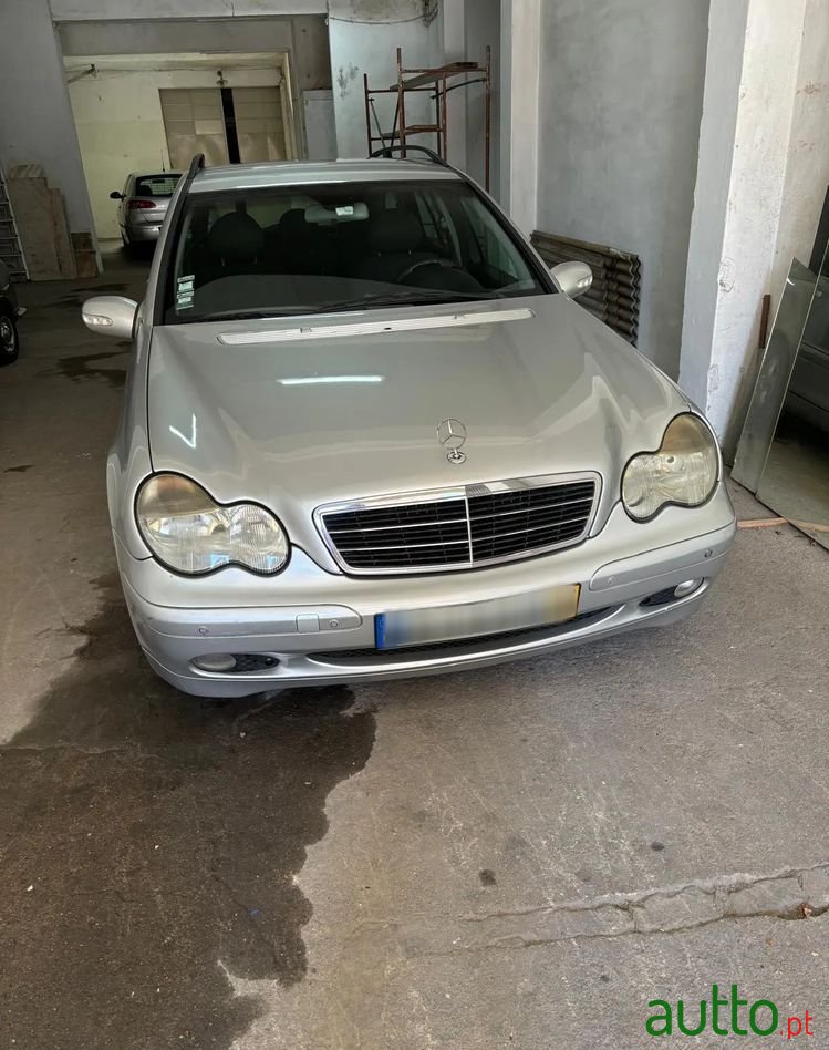 2002' Mercedes-Benz C 220 photo #3