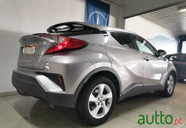 2019' Toyota C-HR photo #3