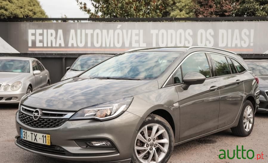2017' Opel Astra Sports Tourer photo #1