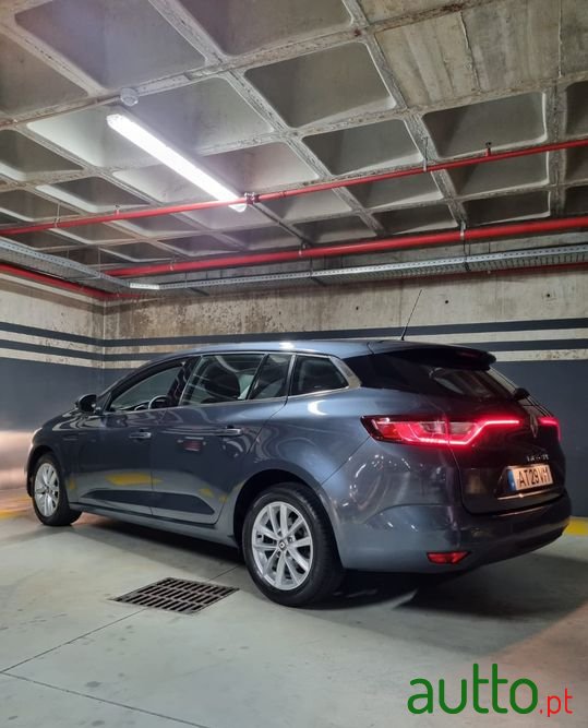 2017' Renault Megane Sport Tourer photo #3