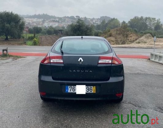2011' Renault Laguna photo #4
