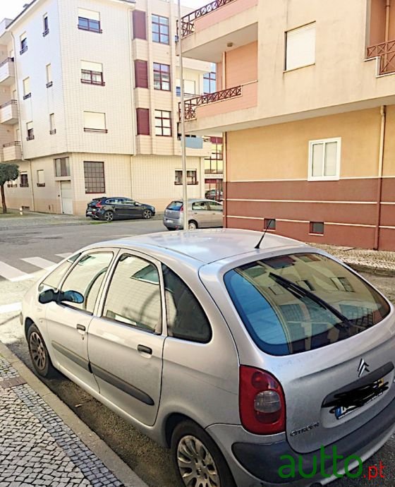 2001' Citroen Xsara Picasso photo #2