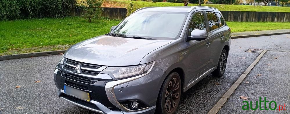 2018' Mitsubishi Outlander photo #3