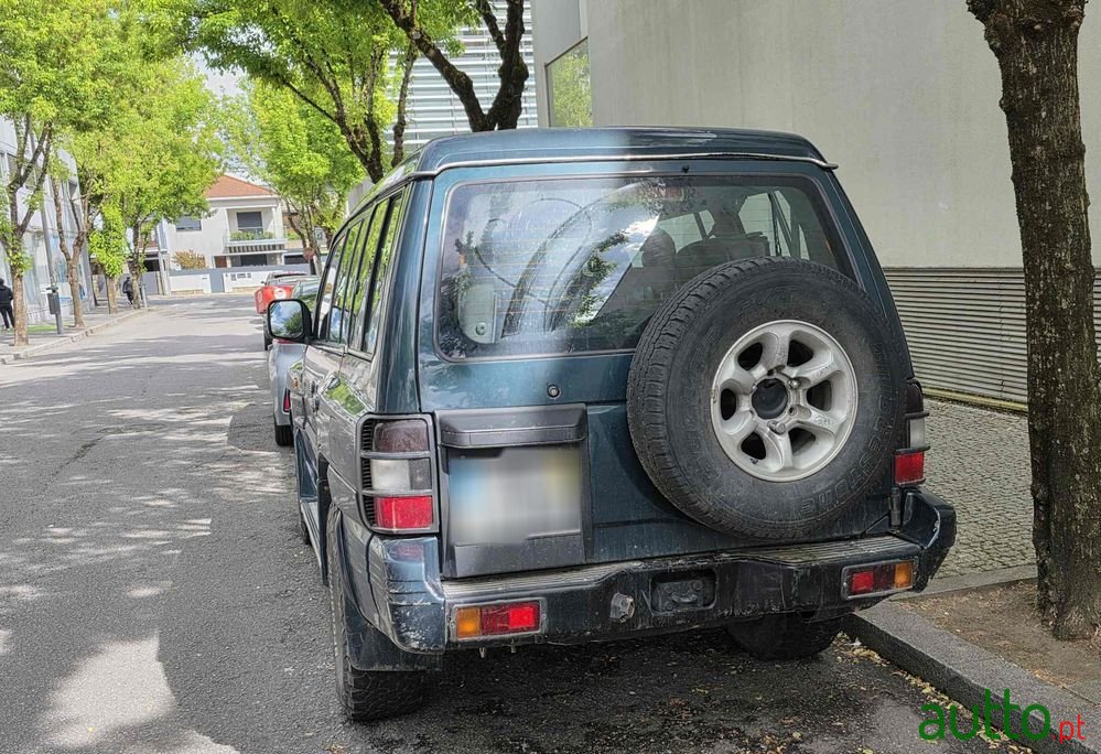 1999' Mitsubishi Pajero photo #4