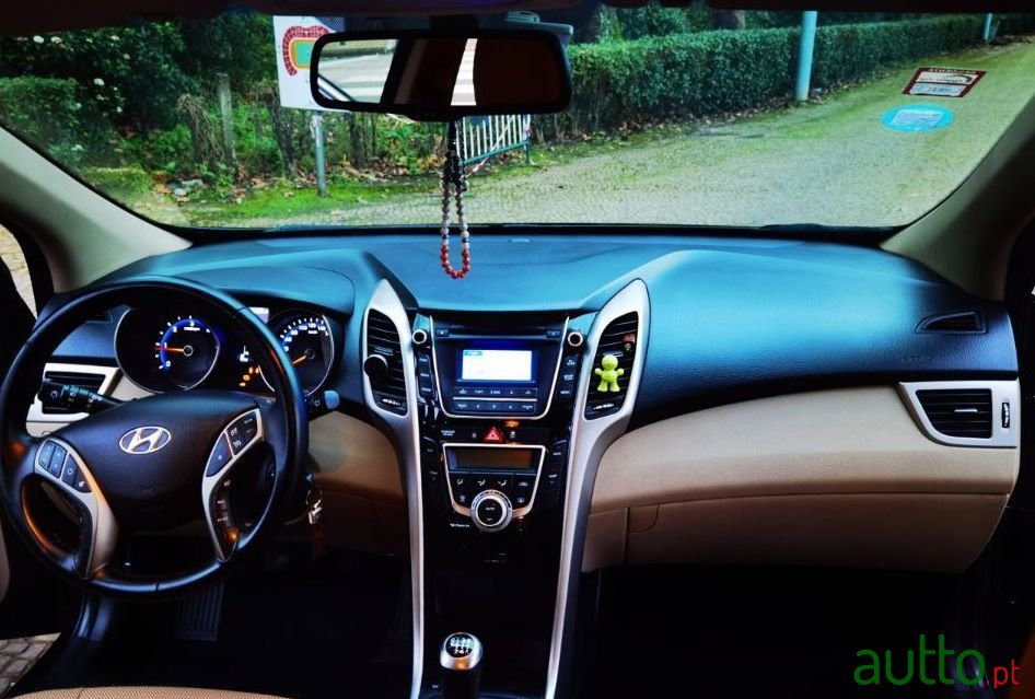 2015' Hyundai I30 Cw photo #2