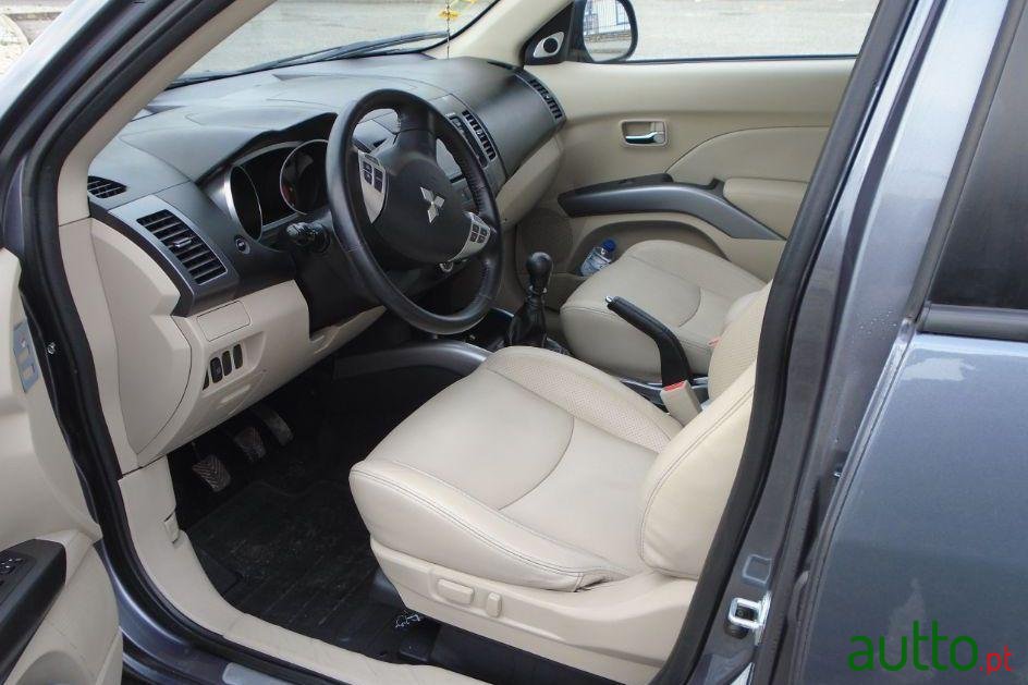 2007' Mitsubishi Outlander 4X4 photo #1