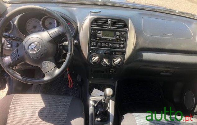 2004' Toyota RAV4 photo #2