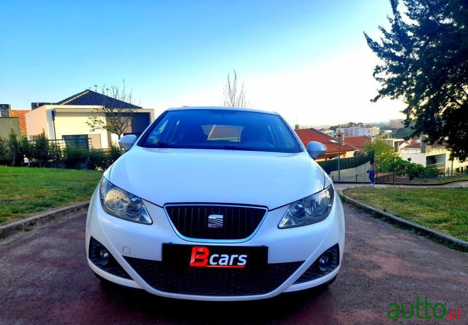 2010' SEAT Ibiza photo #2