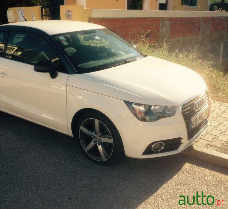 2012' Audi A1 1.6 Tdi Special Edition photo #2