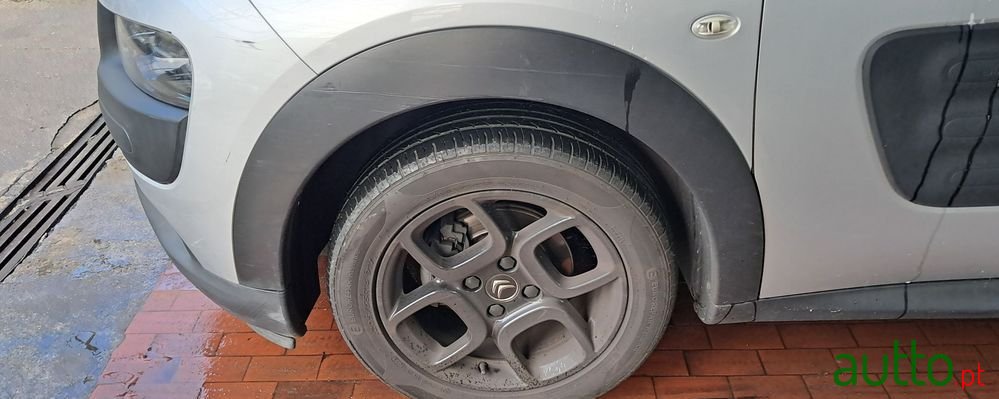 2016' Citroen C4 Cactus 1.6 Bluehdi Feel photo #2