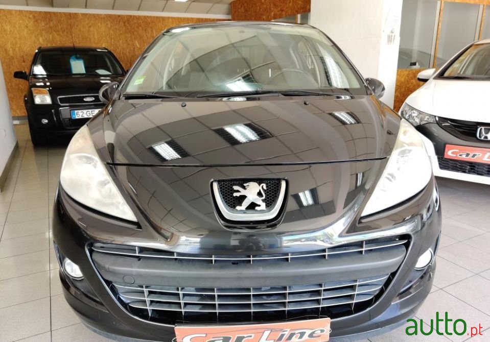 2011' Peugeot 207 photo #2