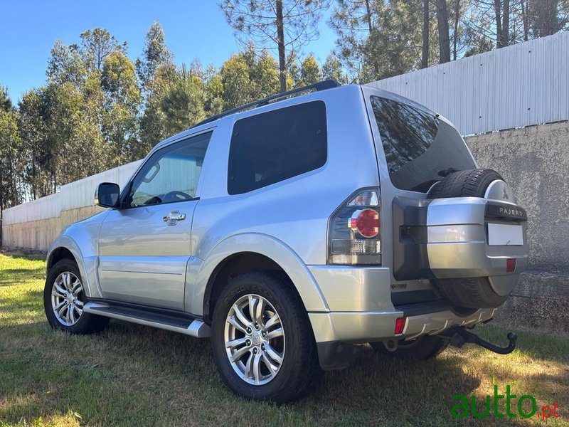 2014' Mitsubishi Pajero photo #3