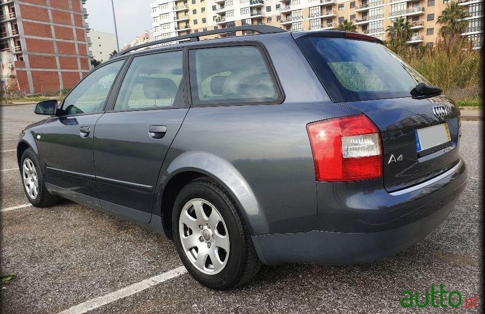 2004' Audi A4 Avant photo #1