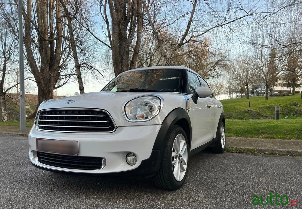 2011' MINI Countryman Cooper D photo #3