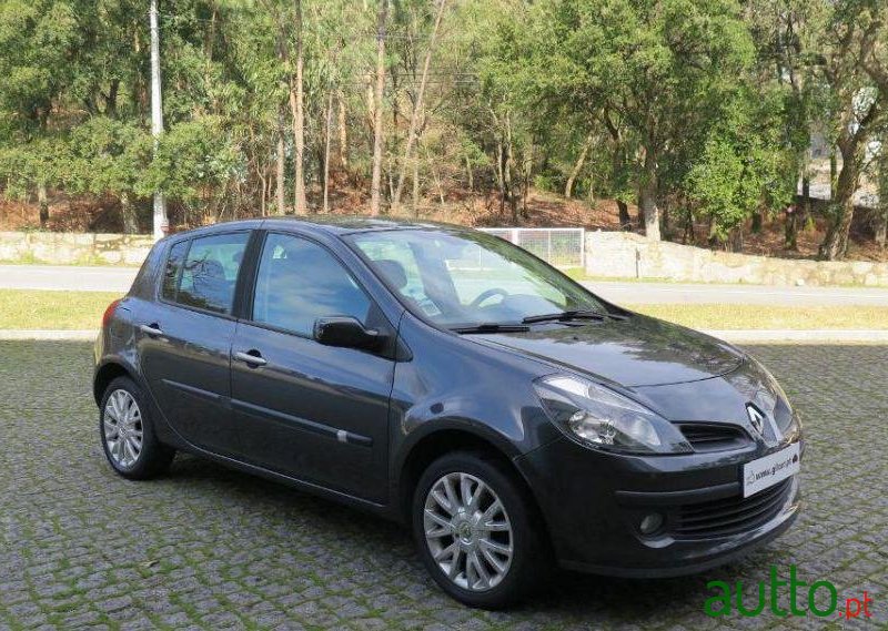 2007' Renault Clio photo #2