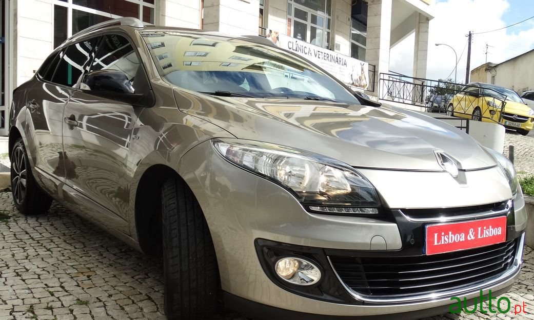 2013' Renault Megane Sport Tourer photo #2