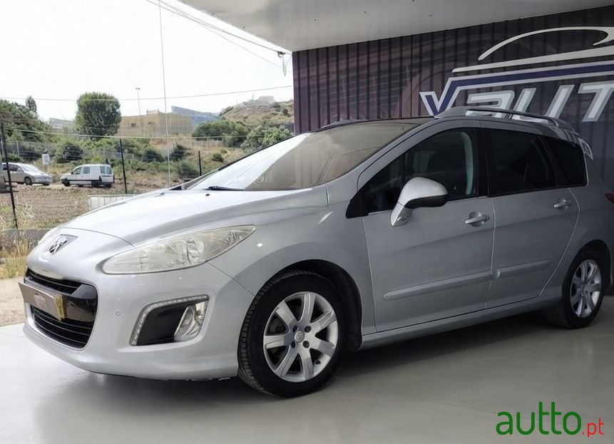 2013' Peugeot 308 Sw photo #1