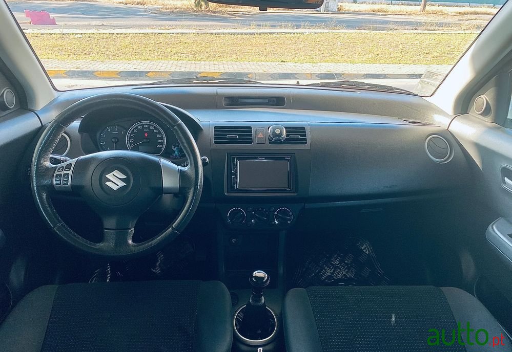 2008' Suzuki Swift 1.3 Ddis Gl photo #2