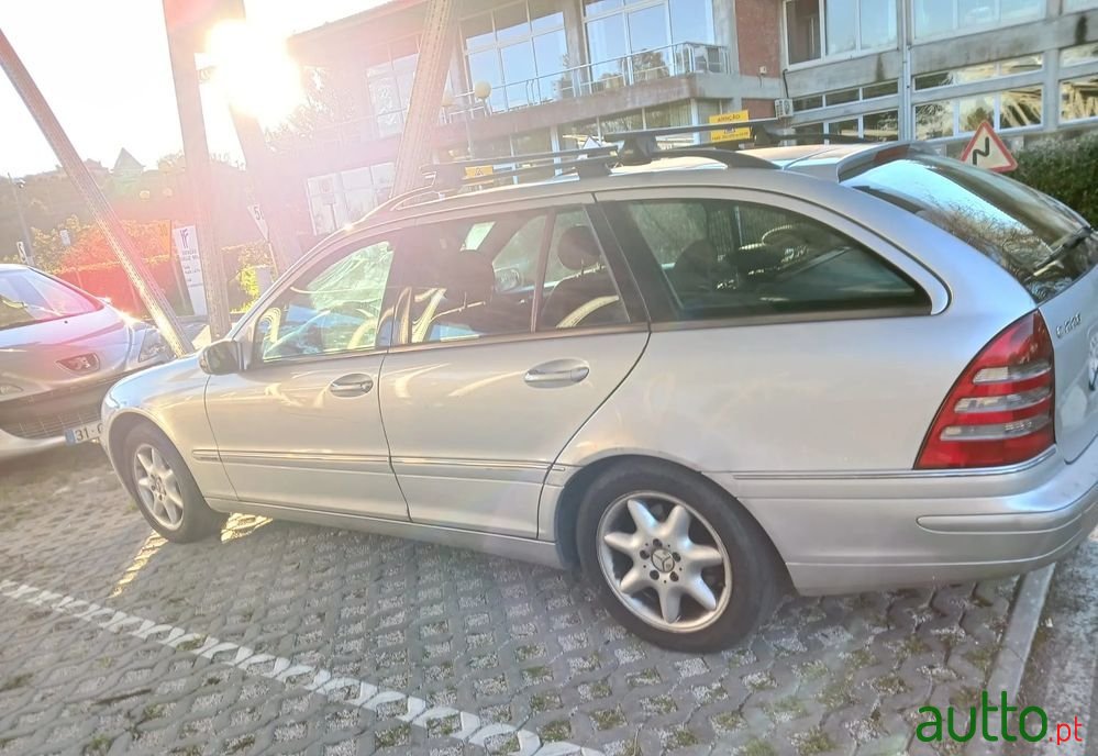 2002' Mercedes-Benz C 220 photo #3