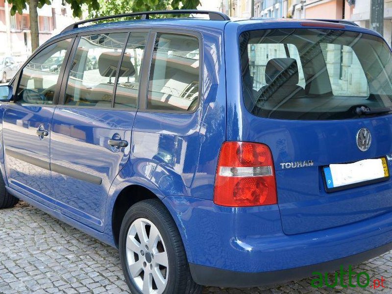 2004' Volkswagen Touran 1.9 Tdi photo #1