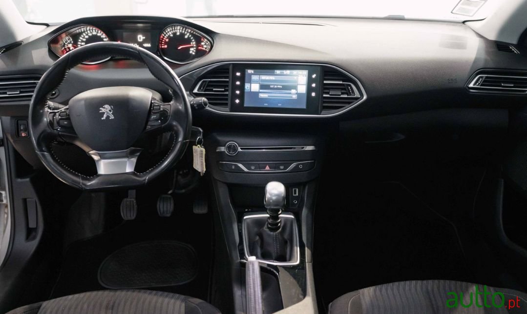 2015' Peugeot 308 Sw photo #2