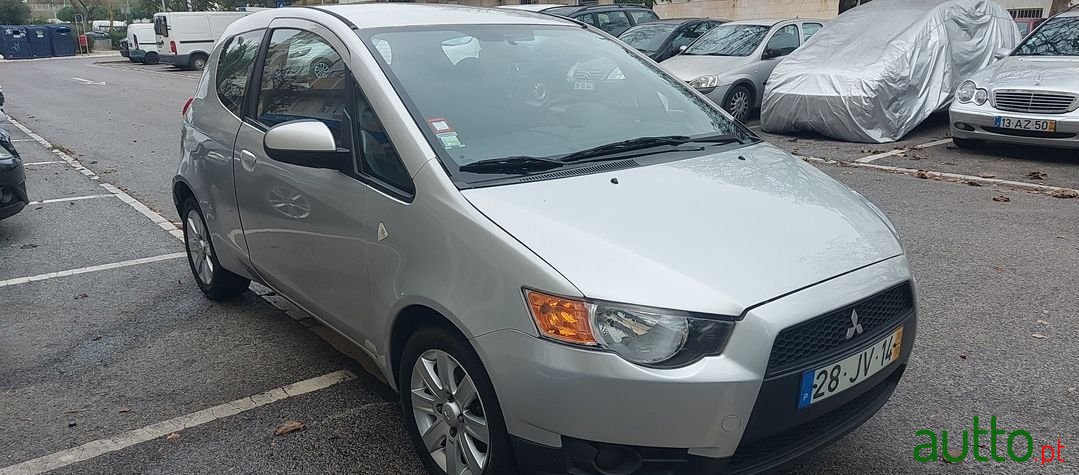 2010' Mitsubishi Colt photo #3