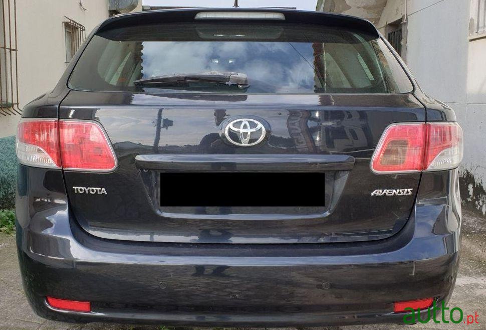 2010' Toyota Avensis Touring Sports T27 photo #4