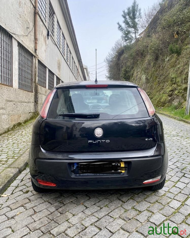 2011' Fiat Punto Evo photo #1