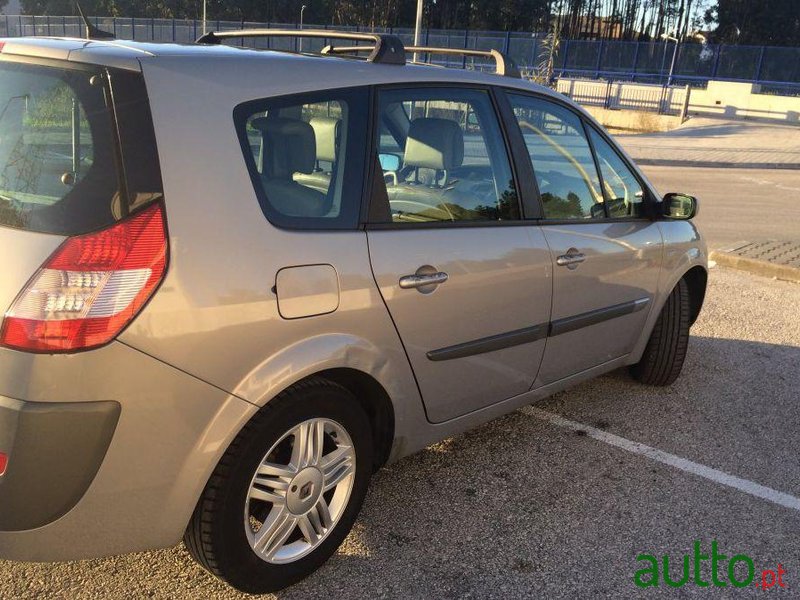 2004' Renault Grand Scenic photo #1