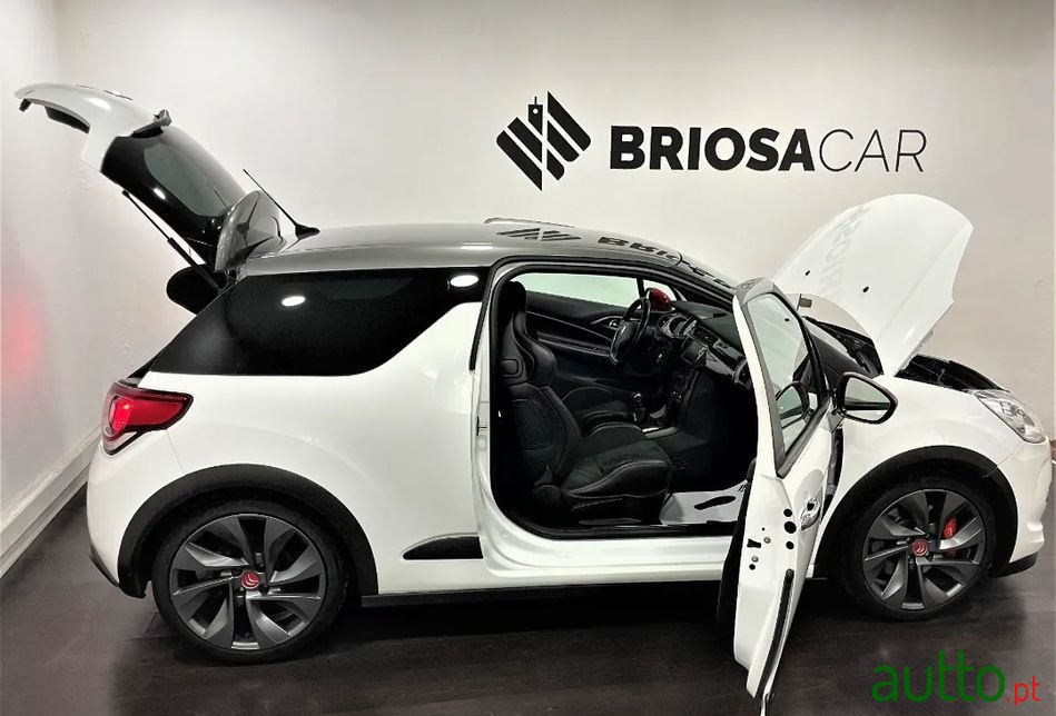 2011' Citroen DS3 photo #4