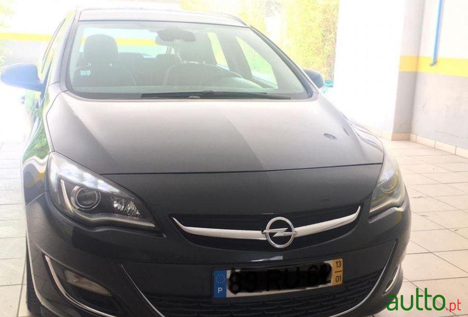2013' Opel Astra Sports Tourer photo #3