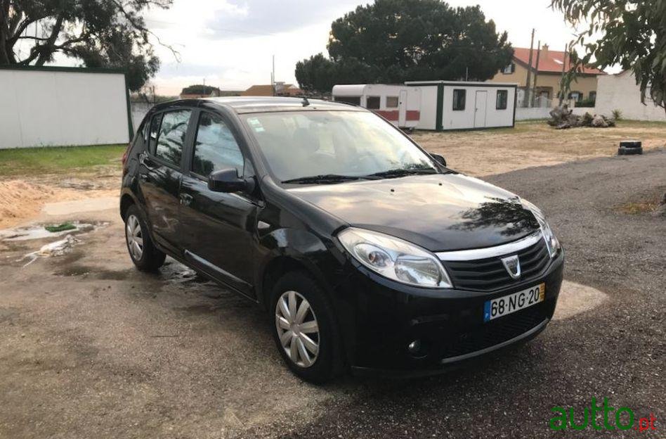 2012' Dacia Sandero 1.2 Confort Bi-Fuel photo #1