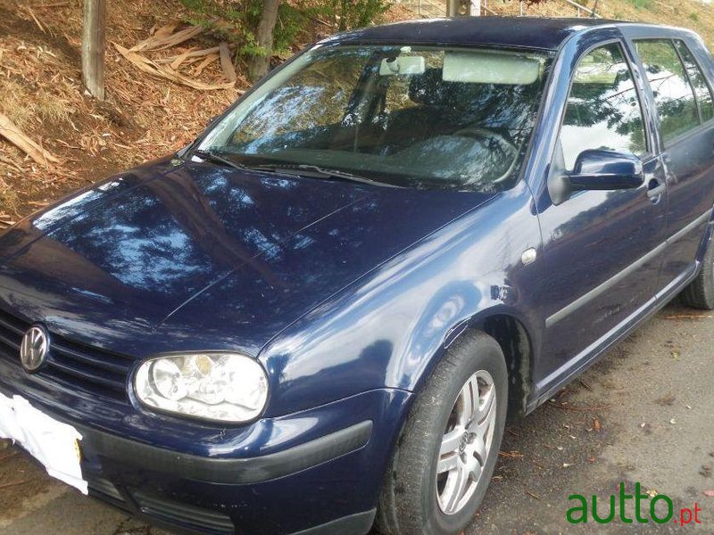 2001' Volkswagen Golf photo #3