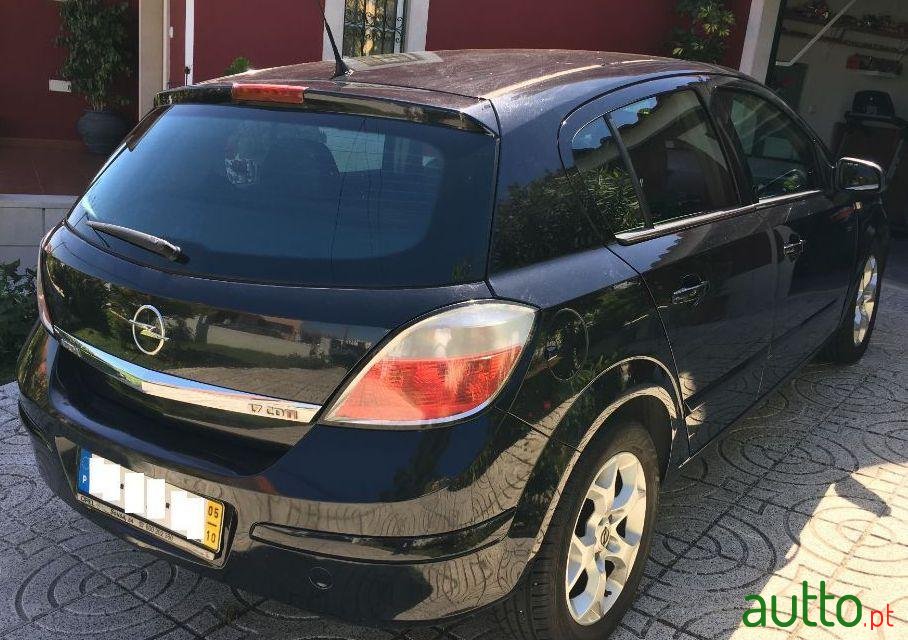 2005' Opel Astra 1.7 Cdti Cosmo photo #2