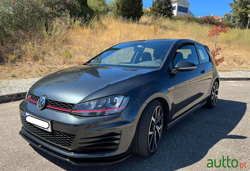 2013' Volkswagen Golf photo #1