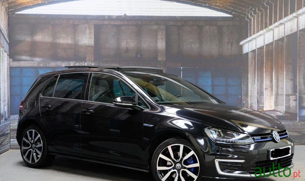 2015' Volkswagen Golf photo #2