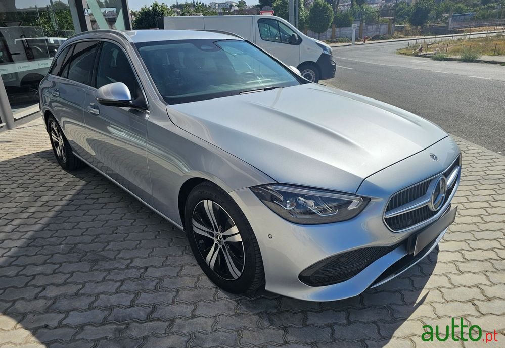 2021' Mercedes-Benz Classe C photo #3