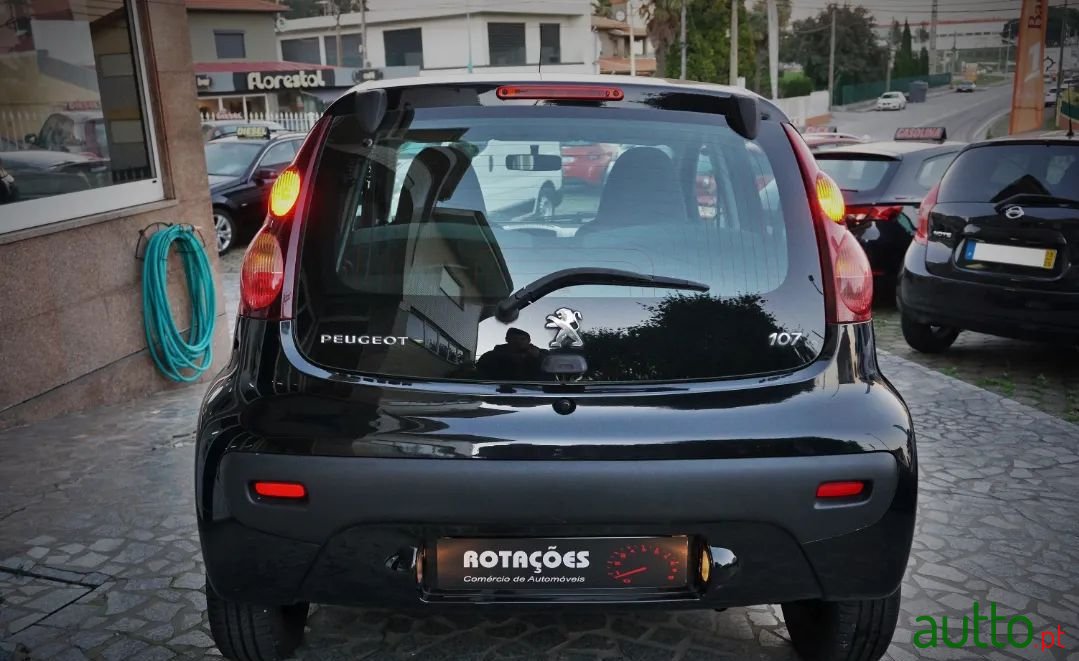 2012' Peugeot 107 photo #6