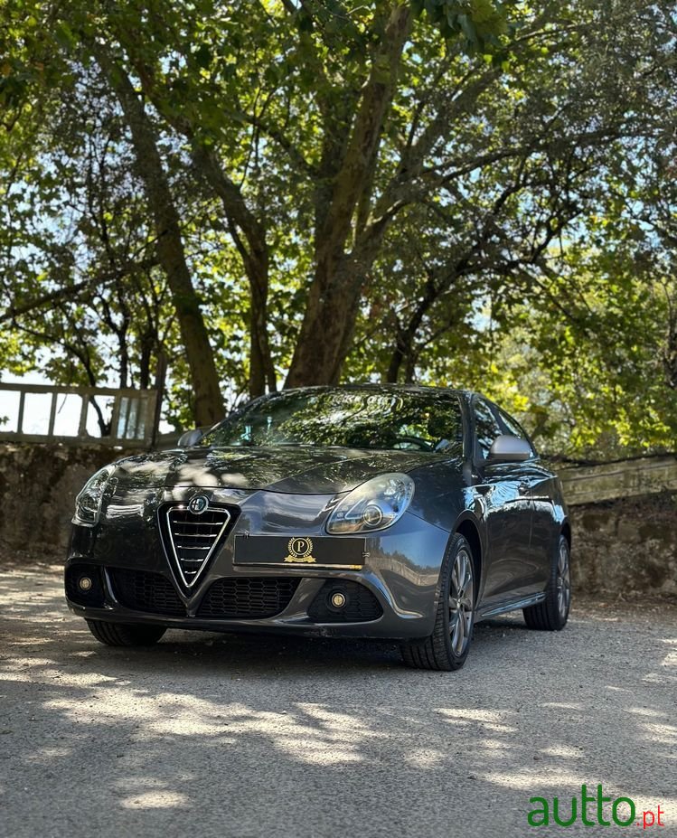2013' Alfa Romeo Giulietta photo #5