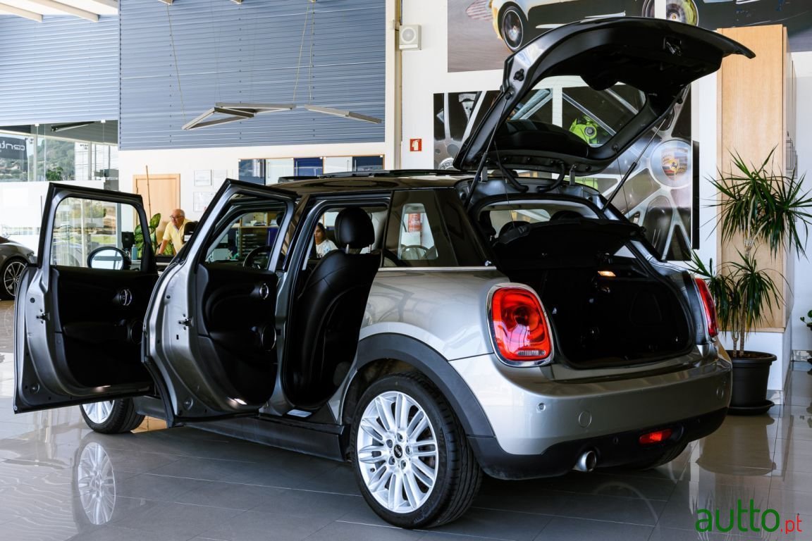 2017' MINI Cooper photo #5