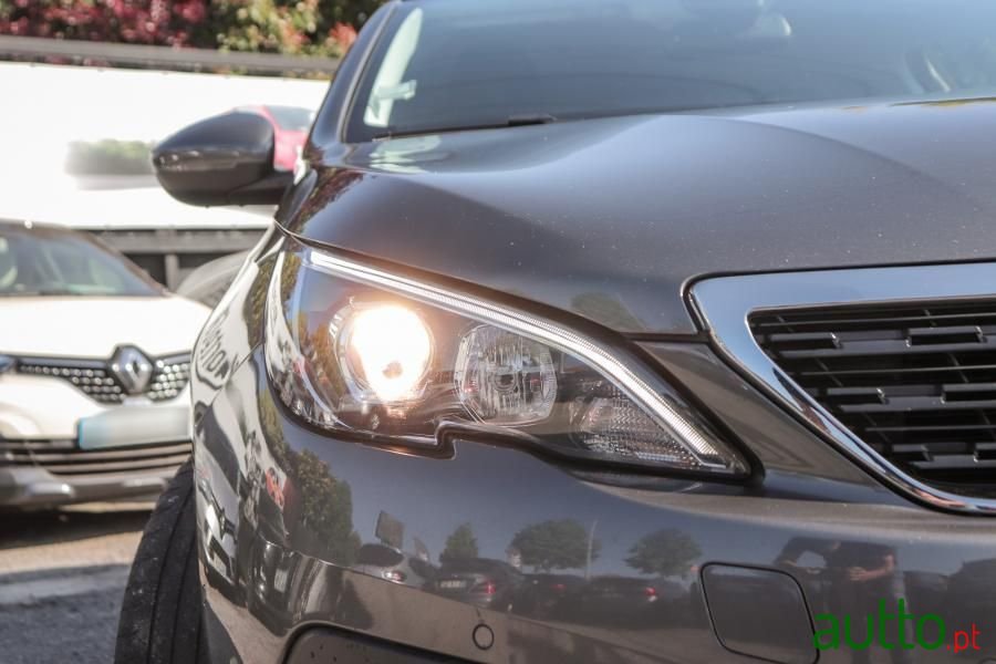 2019' Peugeot 308 Sw photo #2