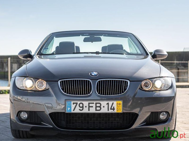 2008' BMW 330 D photo #1