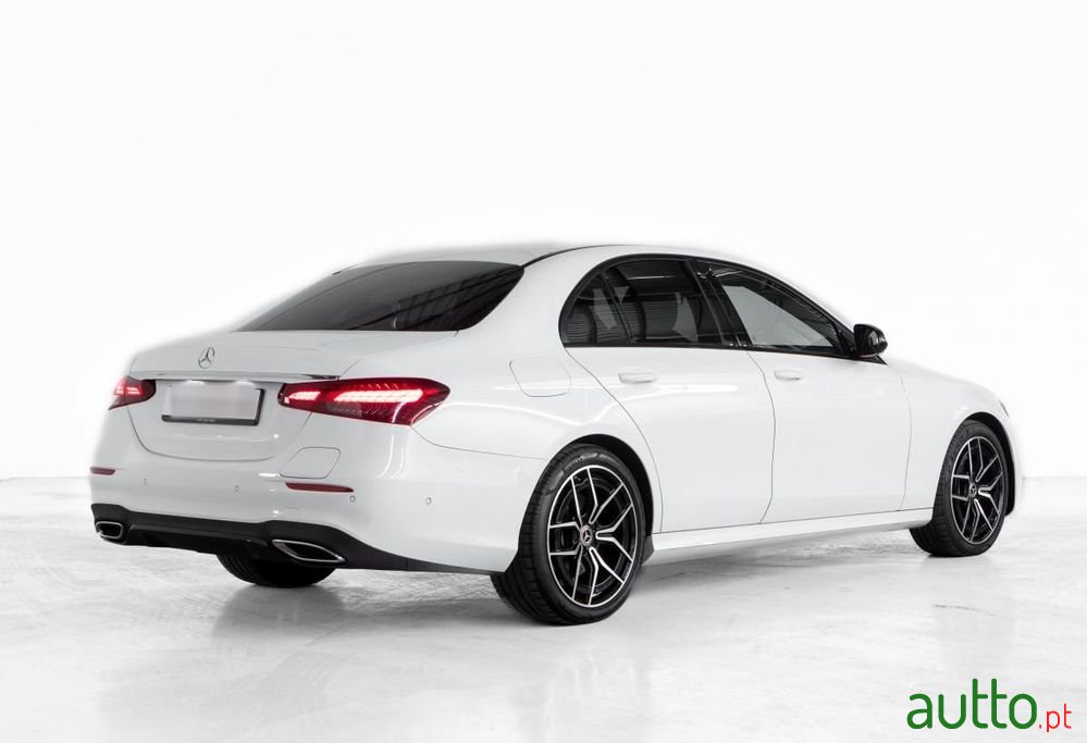 2022' Mercedes-Benz Classe E photo #2