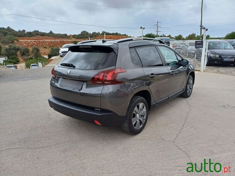 2019' Peugeot 2008 1.2 Puretech Style photo #5